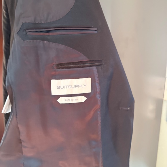 Tuxedo - Picture 2 of 3